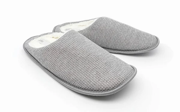 Beyaz arka planda izole edilmiş gri ev terlikleri. Sıcak iç sandalet. Yatak ayakkabısı, aksesuar ayakkabı..