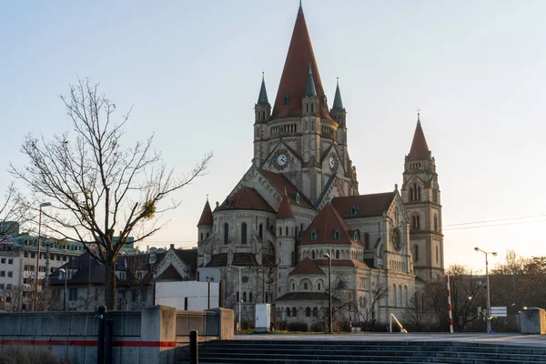 Stock image Church St. Francis of Assisi in the evening. St. Francis of Assisi Church (Kirche zum Heiligen Franz von Assisi), is a Basilica-style Catholic church in Vienna, Austria. Built between 1898 and 1910.