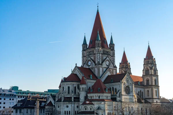 Assisi Kilisesi (Kirche zum Heiligen Franz von Assisi) Avusturya 'nın başkenti Viyana' da bulunan bir kilisedir. 1898 ve 1910 yılları arasında inşa edilmiş..