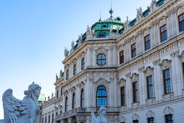 在奥地利维也纳设有狮身人面像的贝维迪尔宫 — 图库照片