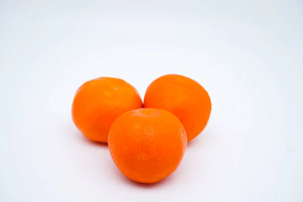 Frische Und Reife Ganze Orangen Isoliert Auf Weißem Hintergrund Mit — Stockfoto