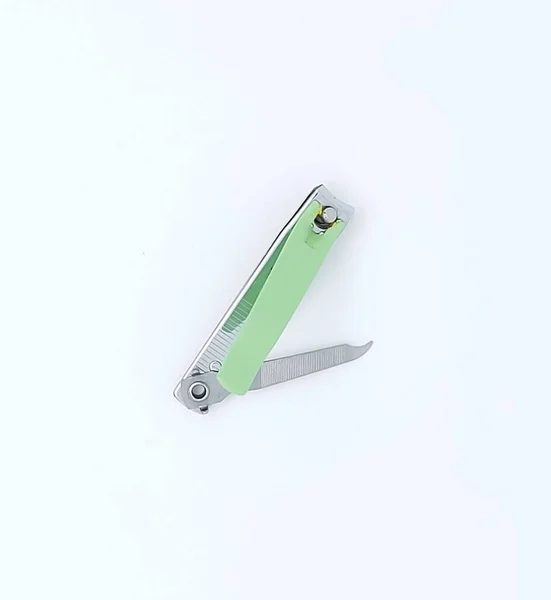 コピースペースと白い背景に隔離されたステンレス製の爪切り トップビュー フラットレイアウト — ストック写真