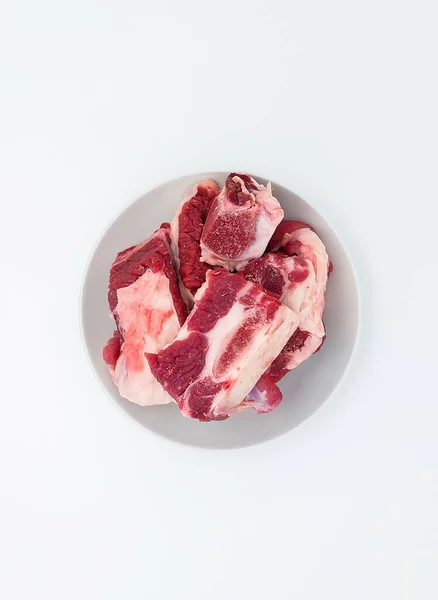 Raw Beef Ribs White Plate Isolated White Background Copy Space — Stock Photo, Image