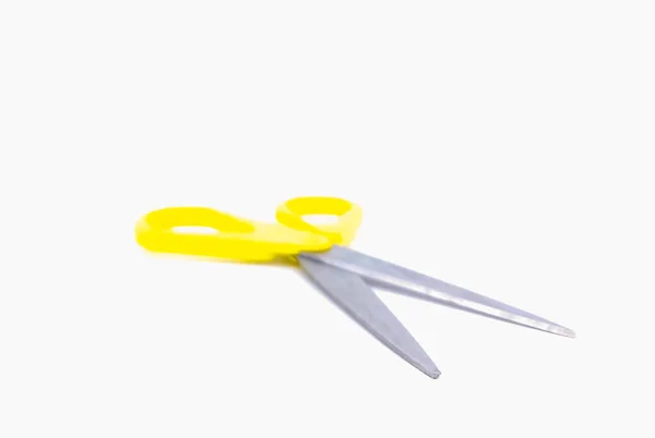 Nożyczki Żółtym Uchwytem Odizolowane Białym Tle Przestrzenią Kopiowania Płytka Głębokość — Zdjęcie stockowe