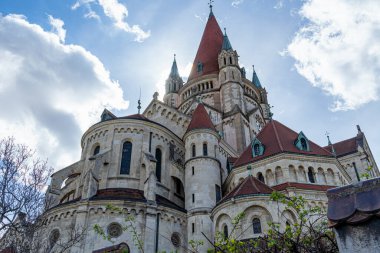 İlkbaharın başlarında Assisi Kilisesi 'nden Aziz Francis. Assisi Kilisesi 'nden Aziz Francis, Avusturya' nın Viyana kentinde bulunan bir Katolik kilisesidir..
