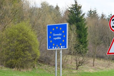 Slovakya Cumhuriyeti işareti, Çek Cumhuriyeti ile Slovakya arasındaki sınır kapısı