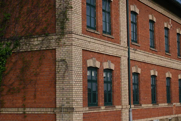 Altes Backsteingebäude Mit Fenster — Stockfoto