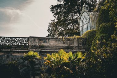 Parktaki güzel mimari