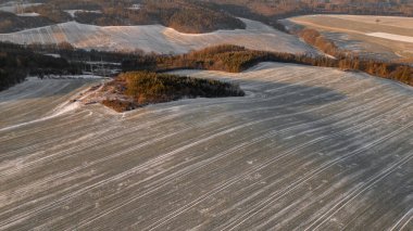 Güzel bir kış manzarasının havadan görünüşü