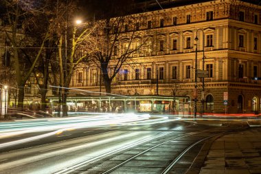 Geceleri şehrin eski kasabasında.