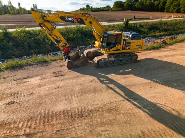 Çek Cumhuriyeti, Grygov, 2023 / 10 / 08, kentte çalışan karayolu kazıcısı.
