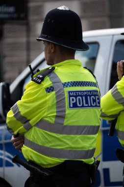 Birleşik Krallık, Londra, 2023 / 09 / 23 - Londra şehir merkezinde gösteri, Avrupa Birliği Brexit karşıtı gösteri, sokakta yürüyen protestocular, Brexit, Merkez Londra Polisi, İngiltere Polisi, Ulusal Polis