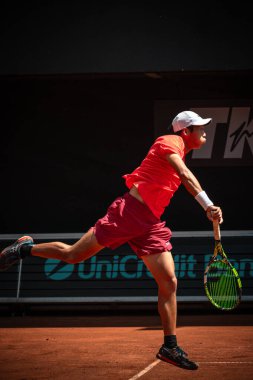 Çek Cumhuriyeti, Prostejov, 2024 / 06 / 08 profesyonel tenis oyuncusu iş başında, tenis maçı, kil maçı, atp, tenis