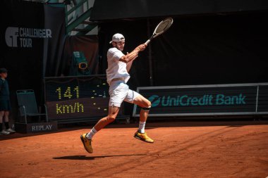 Çek Cumhuriyeti, Prostejov, 2024 / 06 / 08 profesyonel tenis oyuncusu iş başında, tenis maçı, kil maçı, atp, tenis