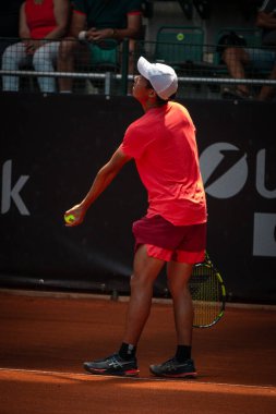 Çek Cumhuriyeti, Prostejov, 2024 / 06 / 08 profesyonel tenis oyuncusu iş başında, tenis maçı, kil maçı, atp, tenis