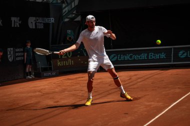 Çek Cumhuriyeti, Prostejov, 2024 / 06 / 08 profesyonel tenis oyuncusu iş başında, tenis maçı, kil maçı, atp, tenis