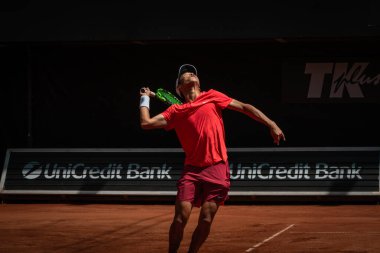 Çek Cumhuriyeti, Prostjov, 2024 / 06 / 08 profesyonel tenis oyuncusu iş başında, tenis maçı, kil maçı, atp, tenis