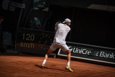 Çek Cumhuriyeti, Prostjov, 2024 / 06 / 08 profesyonel tenis oyuncusu iş başında, tenis maçı, kil maçı, atp, tenis