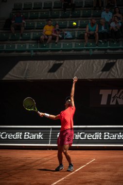 Çek Cumhuriyeti, Prostjov, 2024 / 06 / 08 profesyonel tenis oyuncusu iş başında, tenis maçı, kil maçı, atp, tenis