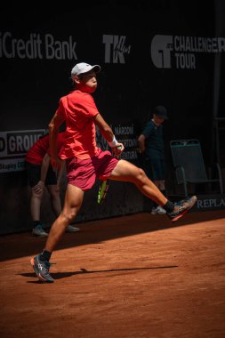 Çek Cumhuriyeti, Prostjov, 2024 / 06 / 08 profesyonel tenis oyuncusu iş başında, tenis maçı, kil maçı, atp, tenis