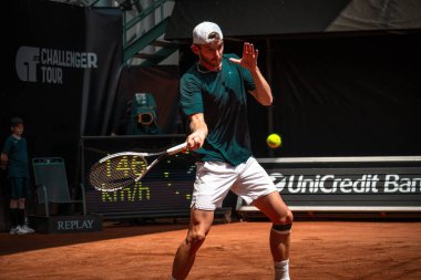 Çek Cumhuriyeti, Prostjov, 2024 / 06 / 08 profesyonel tenis oyuncusu iş başında, tenis maçı, kil maçı, atp, tenis