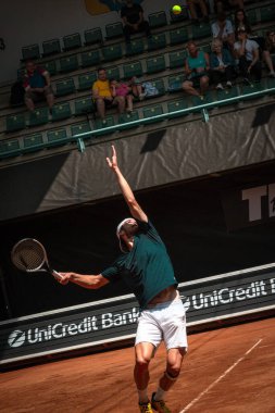 Çek Cumhuriyeti, Prostjov, 2024 / 06 / 08 profesyonel tenis oyuncusu iş başında, tenis maçı, kil maçı, atp, tenis