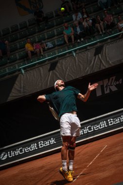 Çek Cumhuriyeti, Prostjov, 2024 / 06 / 08 profesyonel tenis oyuncusu iş başında, tenis maçı, kil maçı, atp, tenis