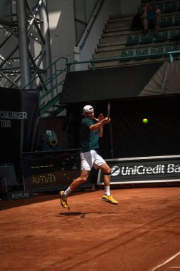 Çek Cumhuriyeti, Prostjov, 2024 / 06 / 08 profesyonel tenis oyuncusu iş başında, tenis maçı, kil maçı, atp, tenis