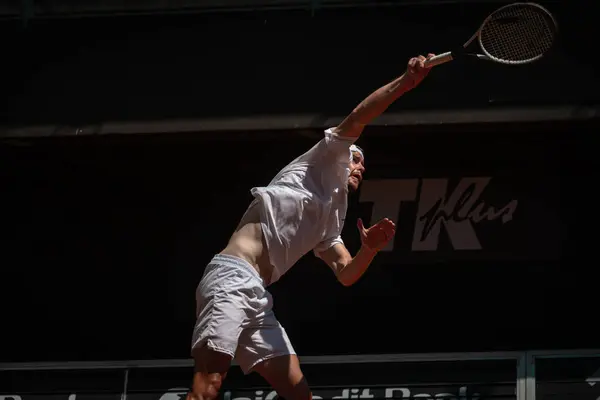 Çek Cumhuriyeti, Prostjov, 2024 / 06 / 08 profesyonel tenis oyuncusu iş başında, tenis maçı, kil maçı, atp, tenis