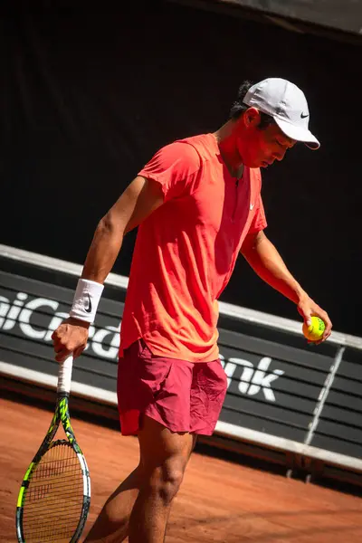 Çek Cumhuriyeti, Prostjov, 2024 / 06 / 08 profesyonel tenis oyuncusu iş başında, tenis maçı, kil maçı, atp, tenis