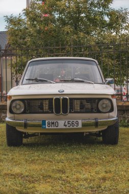Çek Cumhuriyeti, Slatinice, 2024 / 05 / 25 - Motor Festivali, Eski BMW arabası, BMW yarış özel