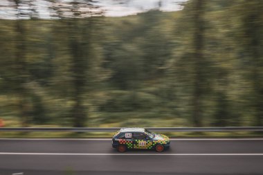 Çek Cumhuriyeti, Vrbno pod Pradedem, 2024 / 07 / 13 - Tepe tırmanışı, yarış arabaları, yarış arabaları, yarış spesiyalleri, 