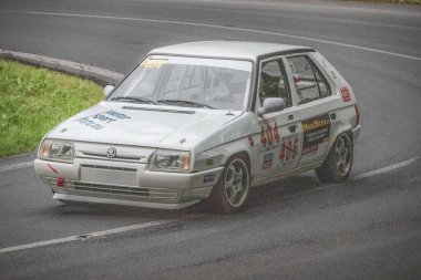 Çek Cumhuriyeti, Vrbno pod Pradedem, 2024 / 07 / 13 - Tepe tırmanışı, yarış arabaları, yarış arabaları, yarış spesiyalleri, 