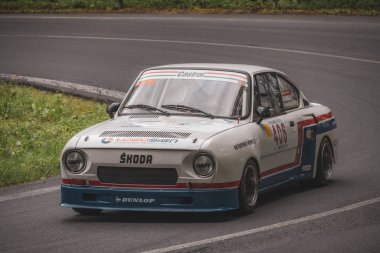 Çek Cumhuriyeti, Vrbno pod Pradedem, 2024 / 07 / 13 - Tepe tırmanışı, yarış arabaları, yarış arabaları, yarış spesiyalleri, 