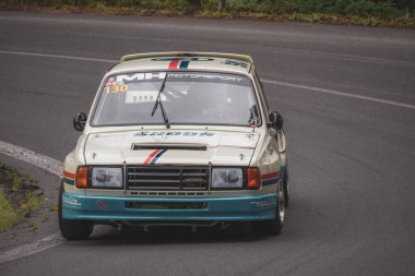 Çek Cumhuriyeti, Vrbno pod Pradedem, 2024 / 07 / 13 - Tepe tırmanışı, yarış arabaları, yarış arabaları, yarış spesiyalleri, 