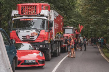 Çek Cumhuriyeti, Vrbno pod Pradedem, 2024 / 07 / 13 - Tepe tırmanışı, yarış arabaları, yarış arabaları, yarış arabaları, özel Dakar, praga, Ales Loprais