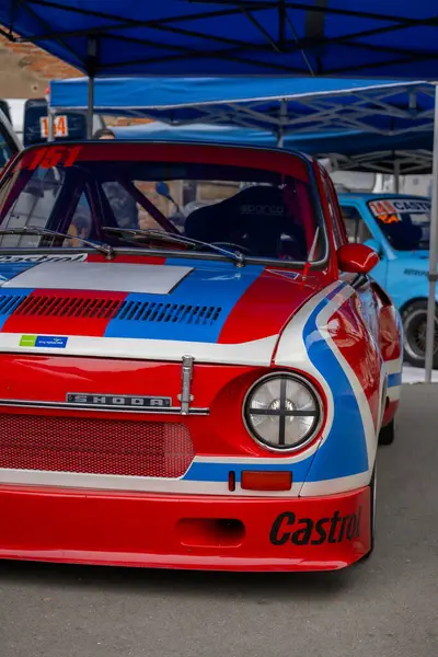 Çek Cumhuriyeti, Sternberk, 2024 / 06 / 02 - Tepe tırmanışı, yarış arabaları, yarış spesiyalleri, hipodromdaki insanlar, hayranlar, depo