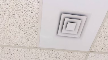 Beyaz tavan lambası.