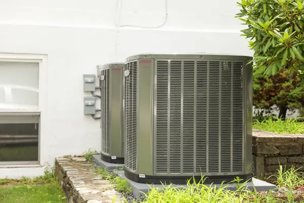 Bir evin çatısındaki havalandırma sistemi.