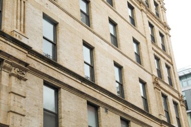 Bir binanın ön cephesi