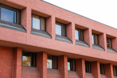 Şehrin modern binası