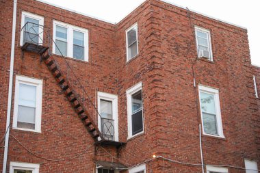 Manhattan, New York 'ta kırmızı tuğladan duvarlı tuğla ev