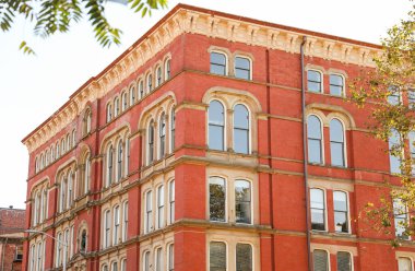 New York şehrinde tuğla ev cephesi