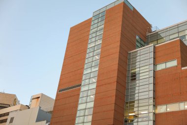 Şehrin modern binası