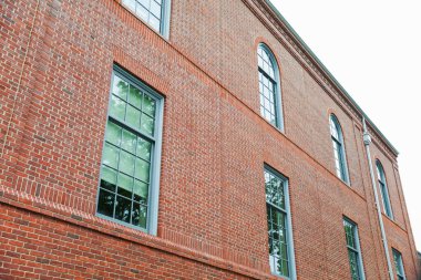 Bir tuğla bina cephe