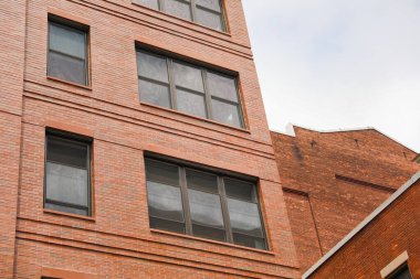 Pencereli yeni apartman