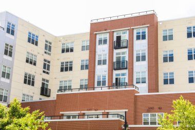 Şehirdeki modern apartman