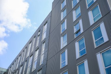 Şehrin modern binası