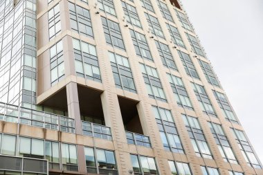 Şehrin modern binası