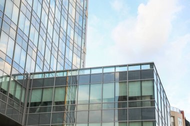 Şehrin modern binası